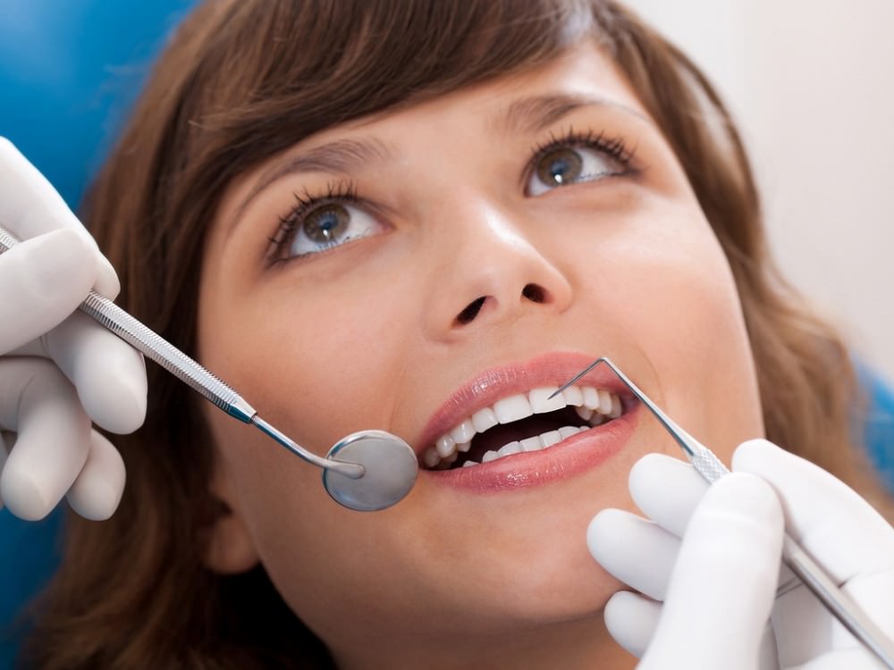 stomatologia Инструментальный способ удаления зубного камня